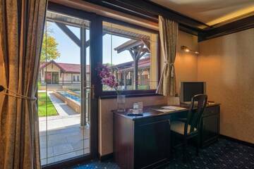 Фото номера Двухместный номер Делюкс с 1 кроватью Курортные отели Hotel Snagov Club г. Снагов 4